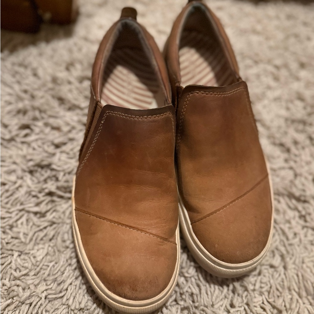 Taos Footwear LeatherWomen's Slip-On Sneakers - Picture 2 of 6